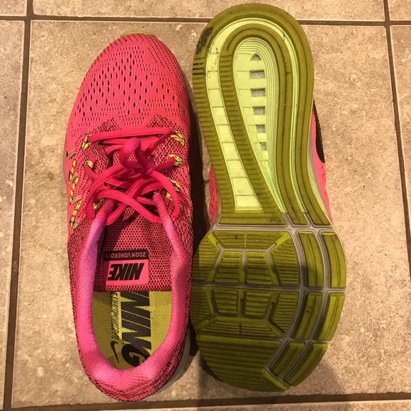 Women’s Nike Zoom Vomero 10 Size 9.5 - Picture 4 of 5